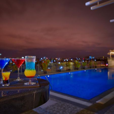 Davanam Sarovar Portico Suites Бенґалуру Екстер'єр фото