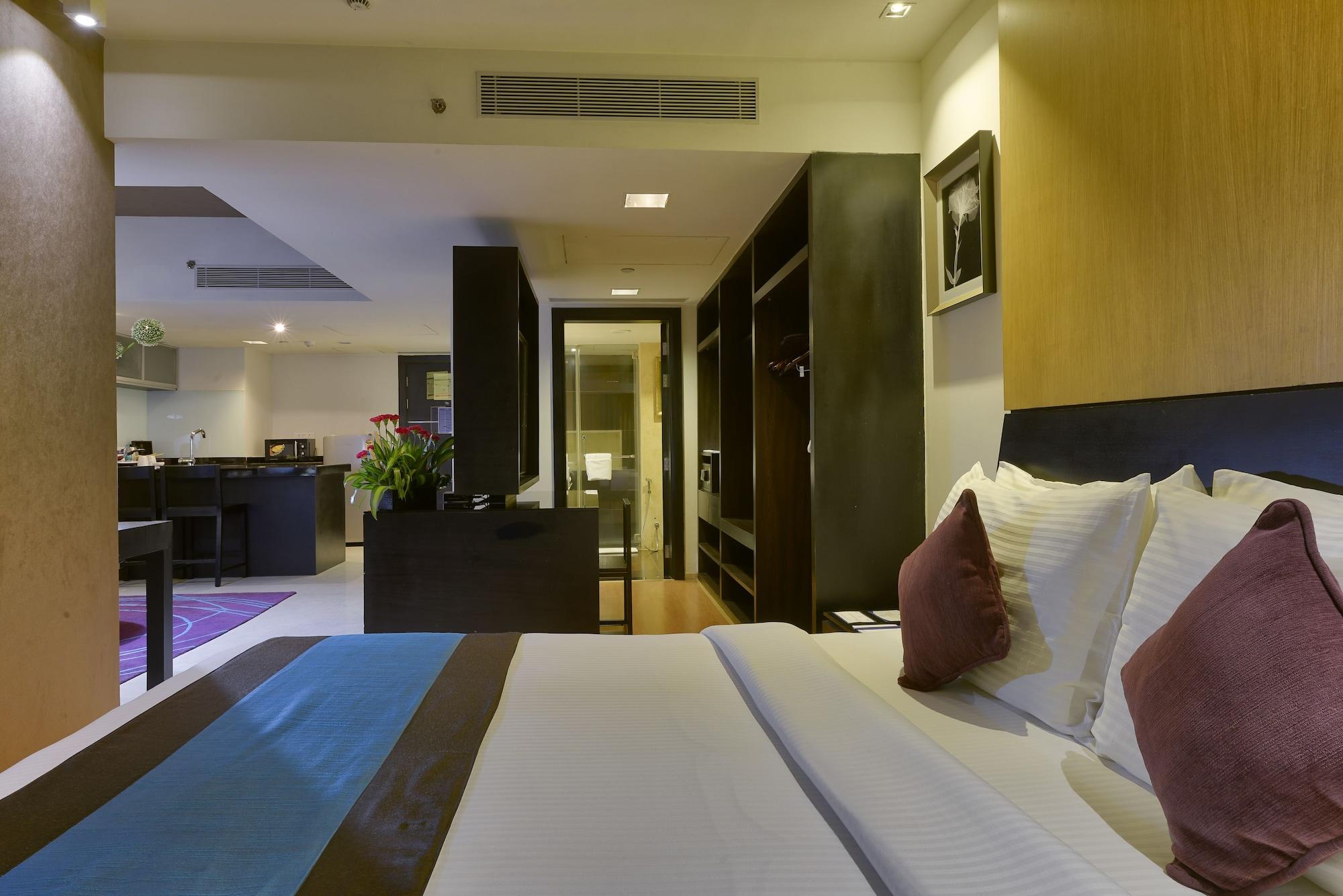 Davanam Sarovar Portico Suites Бенґалуру Екстер'єр фото