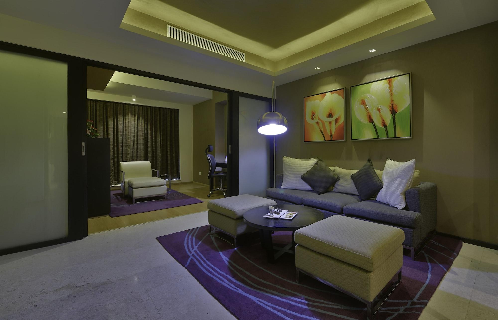 Davanam Sarovar Portico Suites Бенґалуру Екстер'єр фото