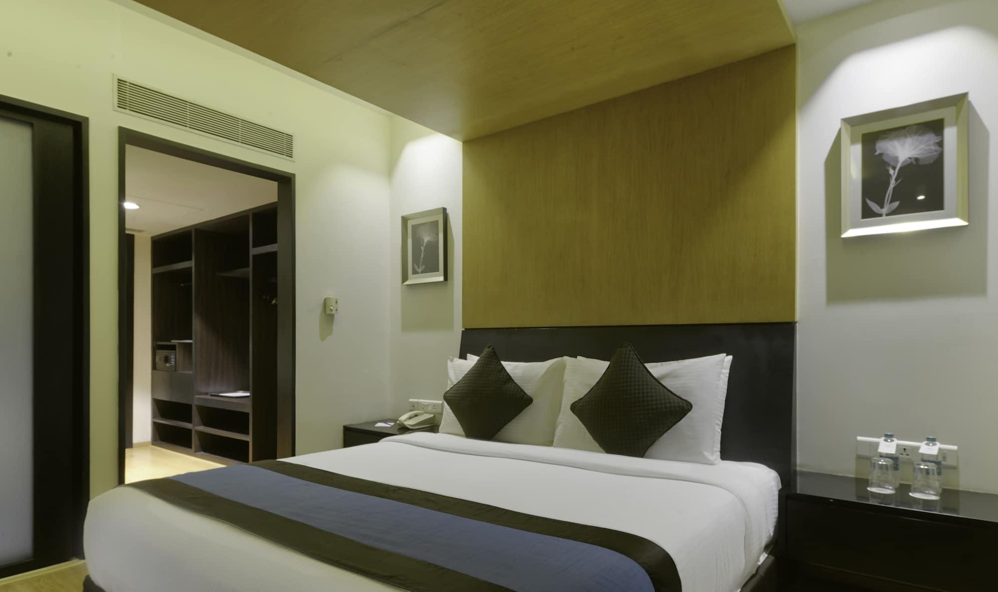 Davanam Sarovar Portico Suites Бенґалуру Екстер'єр фото