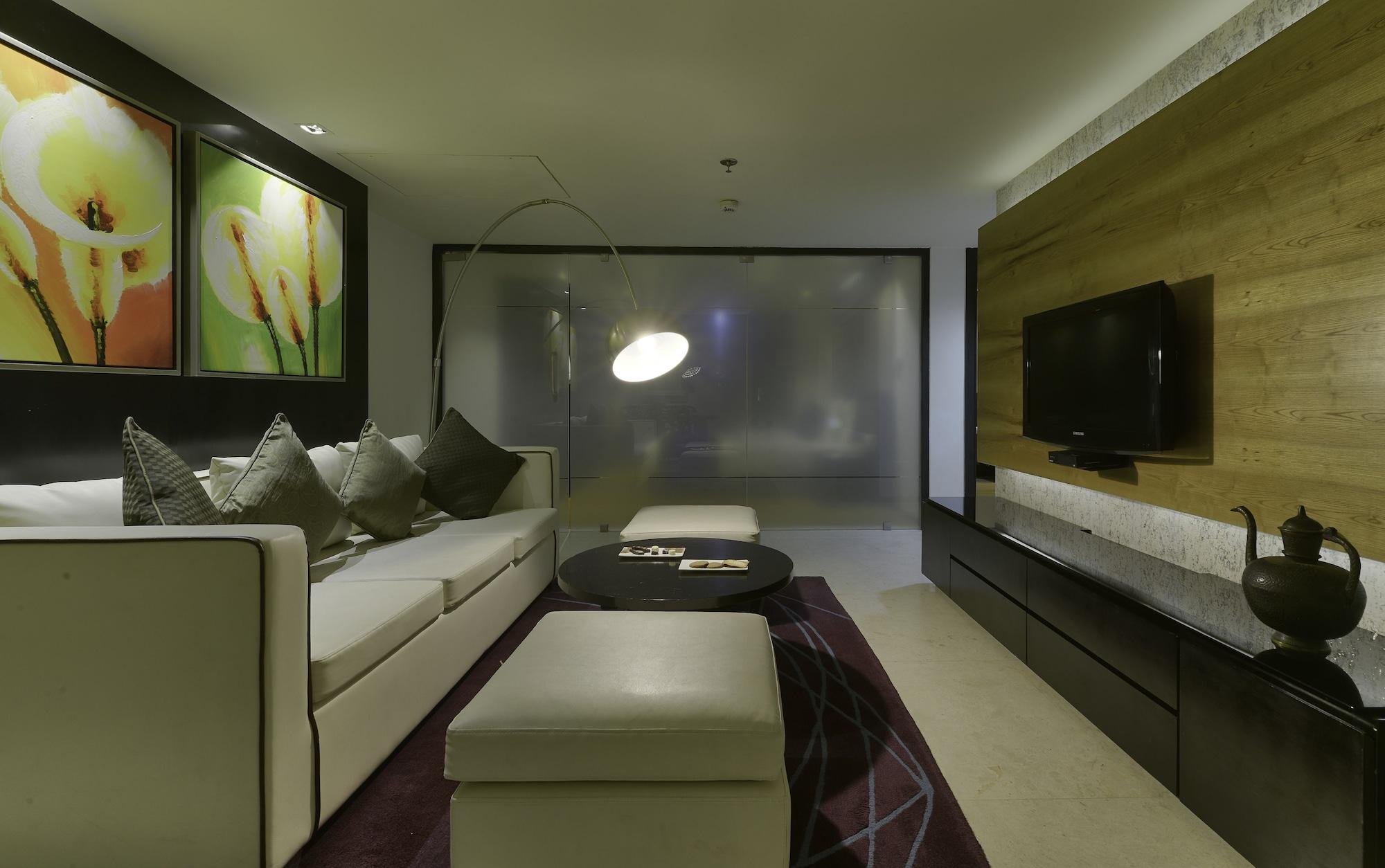 Davanam Sarovar Portico Suites Бенґалуру Екстер'єр фото