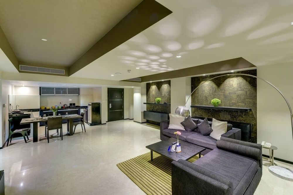 Davanam Sarovar Portico Suites Бенґалуру Екстер'єр фото