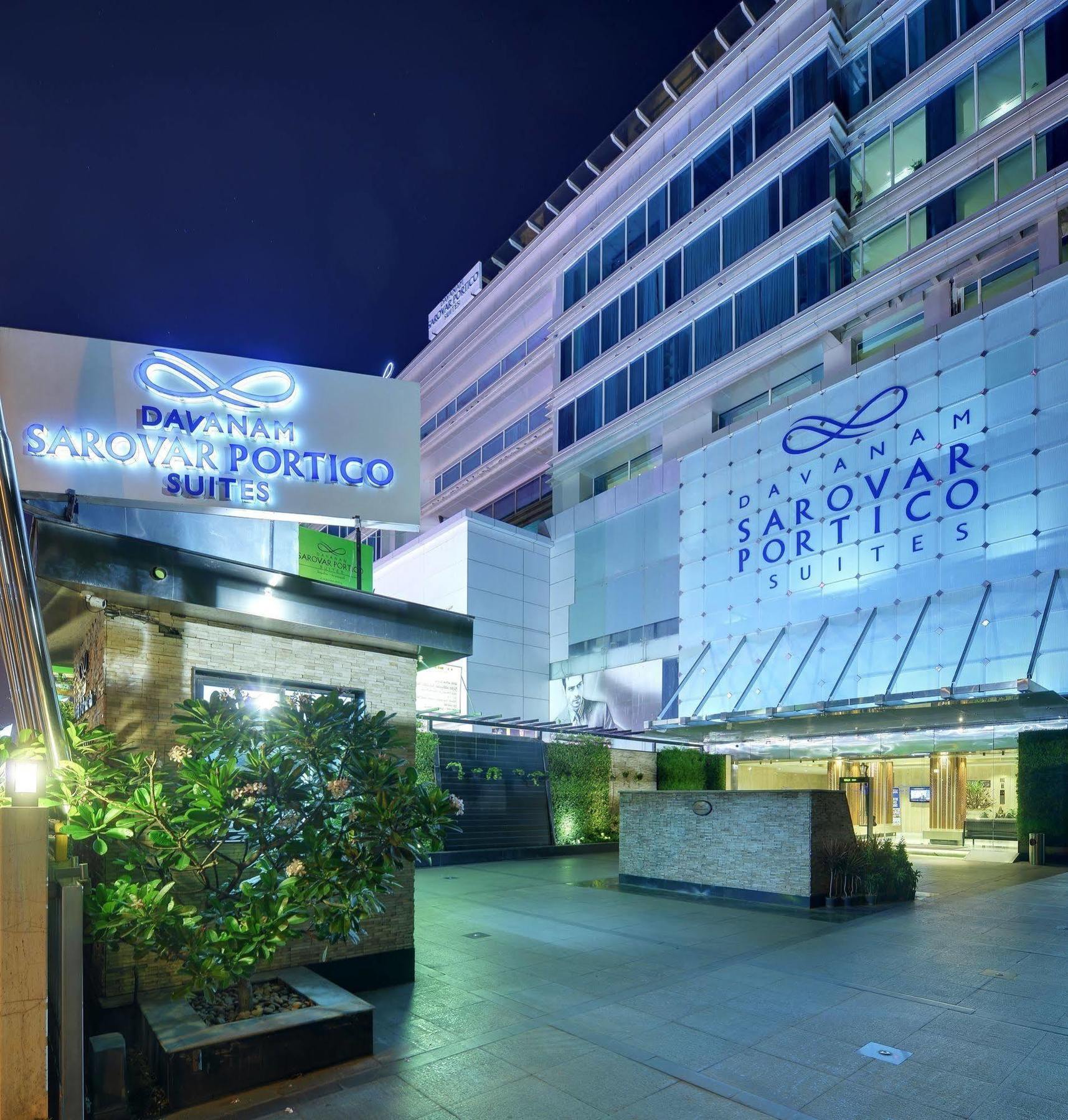 Davanam Sarovar Portico Suites Бенґалуру Екстер'єр фото