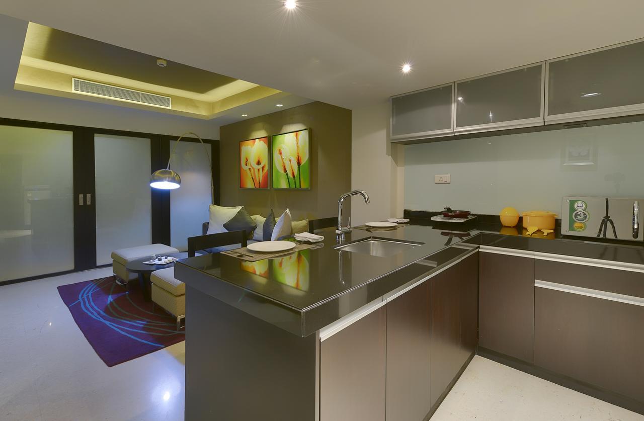 Davanam Sarovar Portico Suites Бенґалуру Екстер'єр фото