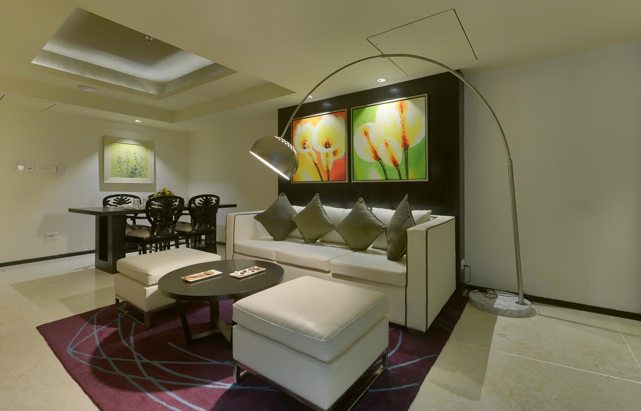 Davanam Sarovar Portico Suites Бенґалуру Екстер'єр фото
