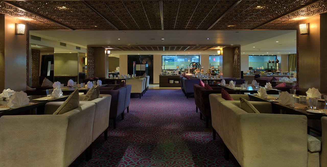 Davanam Sarovar Portico Suites Бенґалуру Екстер'єр фото