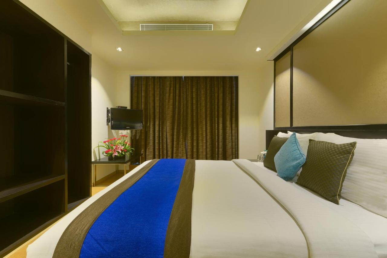 Davanam Sarovar Portico Suites Бенґалуру Екстер'єр фото