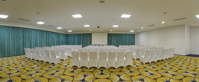 Davanam Sarovar Portico Suites Бенґалуру Екстер'єр фото
