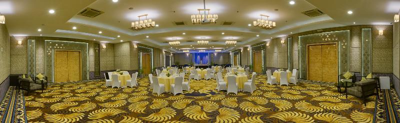 Davanam Sarovar Portico Suites Бенґалуру Екстер'єр фото
