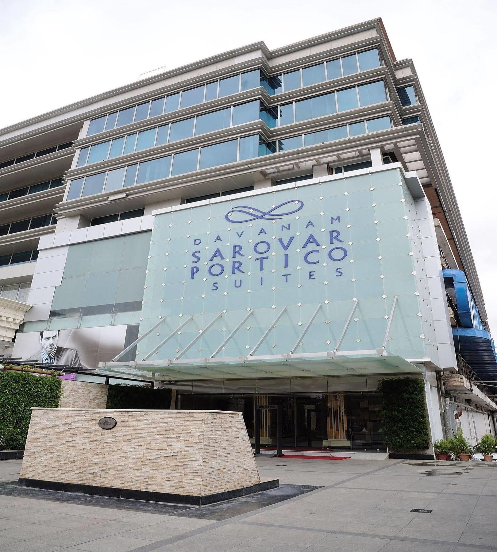 Davanam Sarovar Portico Suites Бенґалуру Екстер'єр фото