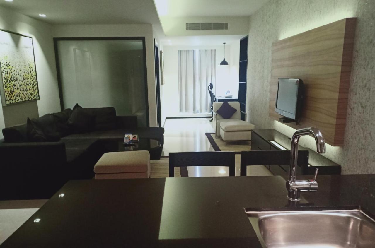 Davanam Sarovar Portico Suites Бенґалуру Екстер'єр фото